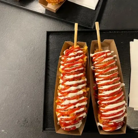 Hình ảnh Xúc xích corndog phô mai