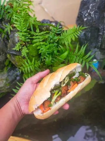 Hình ảnh Bánh mì xíu mại