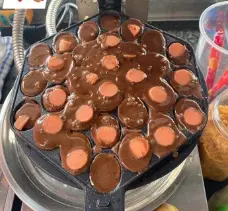 Hình ảnh Bánh trứng vị socola nhân xúc xích
