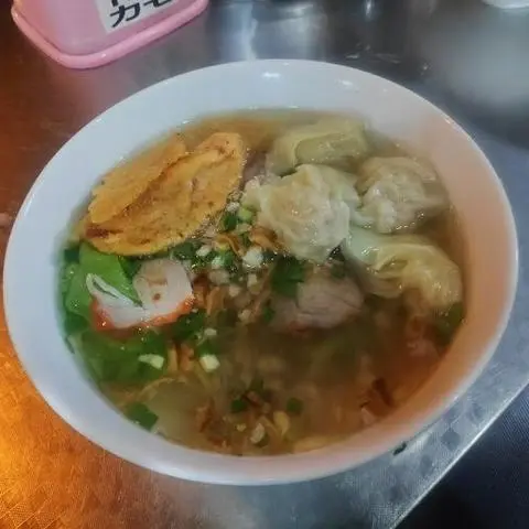 Hình ảnh Hủ tiếu mì hoành thánh - Xá xíu