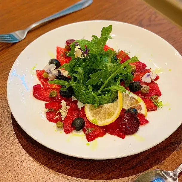 Hình ảnh Cá hồi tím xông khói kiểu Carpaccio