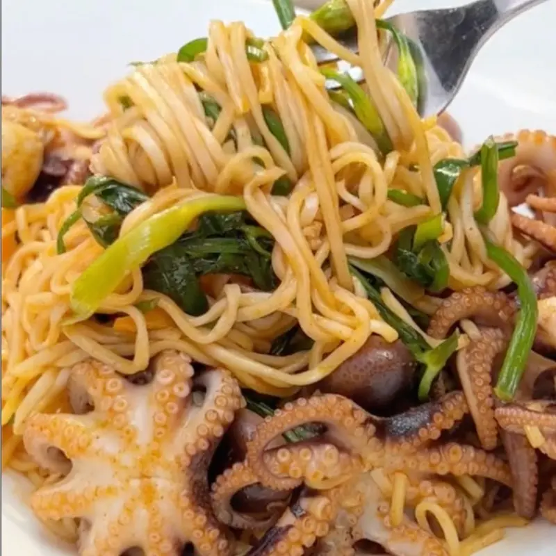 Hình ảnh Mì gói xào bạch tuộc