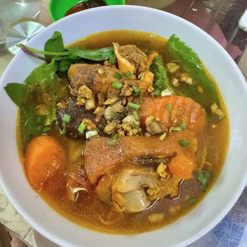 Hình ảnh Hủ tiếu mì giò kho