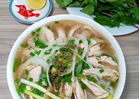 Hình ảnh Phở gà ta xé