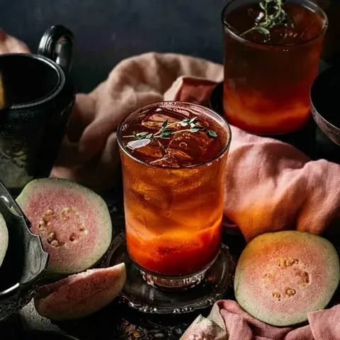 Hình ảnh TRÀ ỔI ĐỎ ƯỚP QUẢ MỌNG