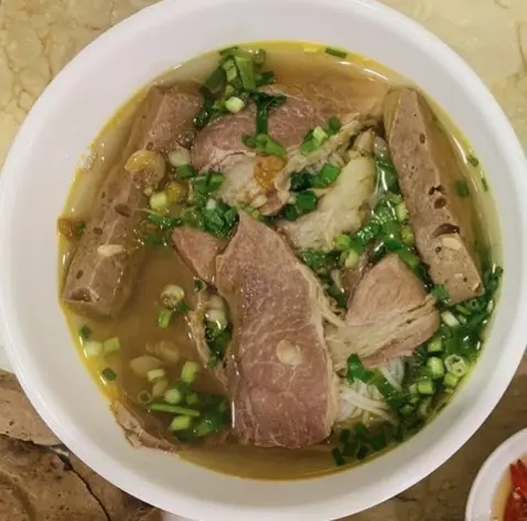 Hình ảnh Bún bò nạm chả