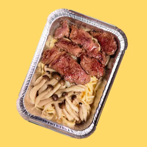Hình ảnh Mì ý sốt kem nấm - 100g steak Bò Mỹ