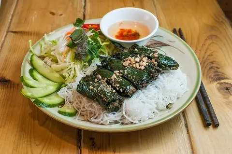 Hình ảnh Bún bò lá lốt