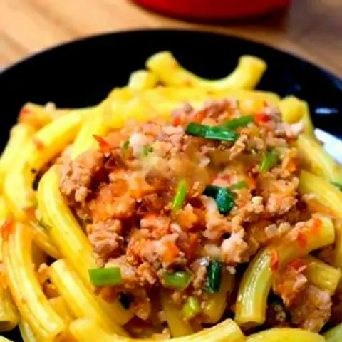Hình ảnh Nui xào heo