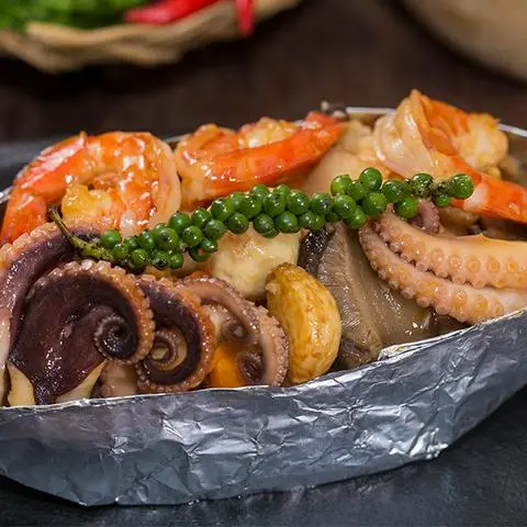 Hình ảnh Nấm - Đậu Hũ - Hải Sản Gói Giấy Bạc