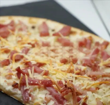 Hình ảnh Pizza dăm bông thịt xông khói vừa