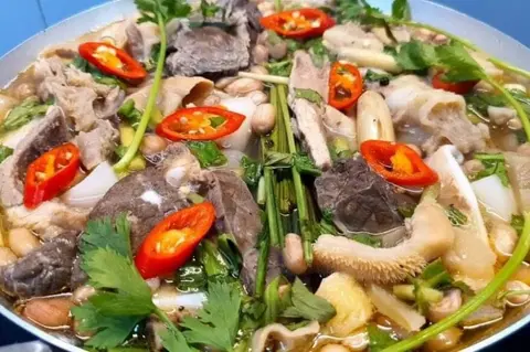 Hình ảnh Lẩu bò thập cẩm