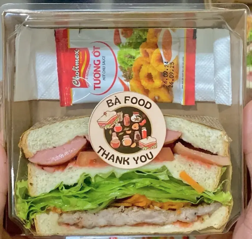 Hình ảnh Sandwich thịt - xúc xích