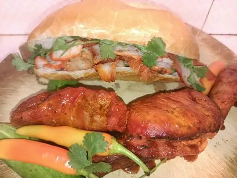 Hình ảnh Bánh mì xá xíu