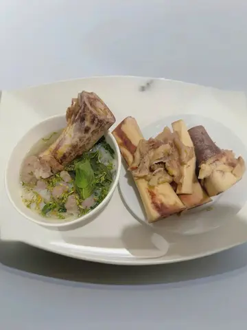 Hình ảnh Hủ tiếu bò viên tủy ống bò