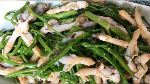 Hình ảnh Ốc móng tay xào rau muống