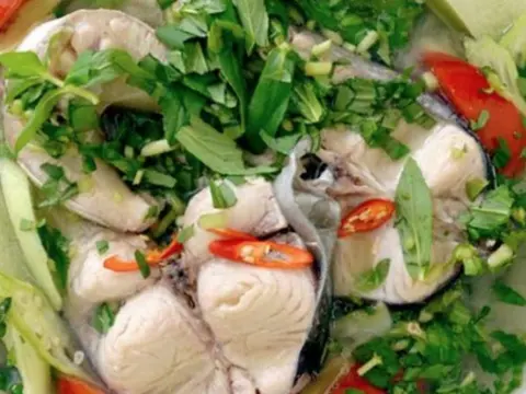 Hình ảnh Lẩu cá bông lau nấu lá giang
