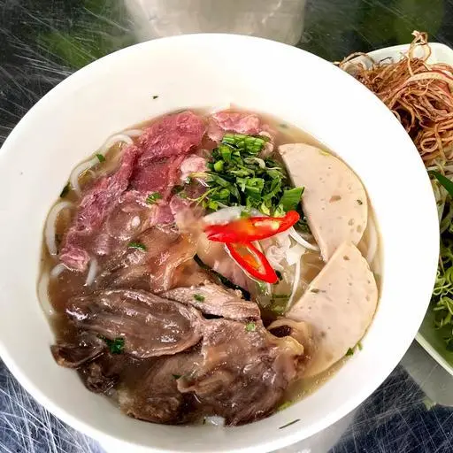 Hình ảnh Bún bò tái nạm