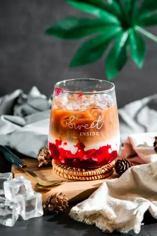 Hình ảnh Trà sữa oolong anh đào