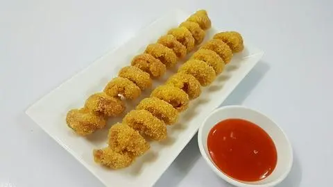 Hình ảnh Xúc xích lốc xoáy tẩm bột