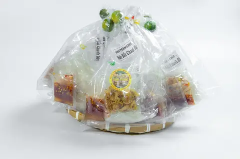 Hình ảnh Bánh tráng chấm nước sốt chanh dây