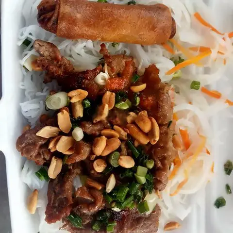 Hình ảnh Bún thịt nướng chả giò