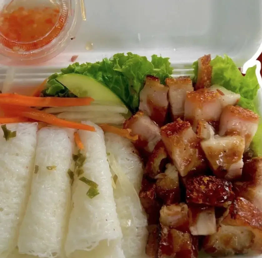 Hình ảnh Bánh hỏi heo quay - xá xíu