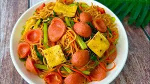 Hình ảnh Mì xào xúc xích