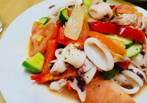 Hình ảnh Cơm mực xào chua ngọt