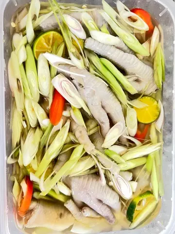Hình ảnh Chân gà sả tắc