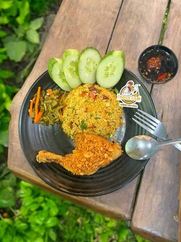 Hình ảnh Cơm chiên Dương Châu gà mắm tỏi - đùi vừa