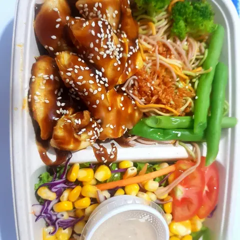 Hình ảnh Mì Rau Củ Gà Sốt BBQ Cay