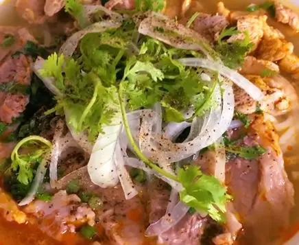 Hình ảnh Bún bò tái nạm