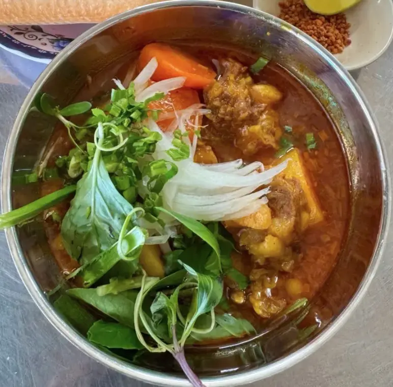 Hình ảnh Mì tươi sườn kho