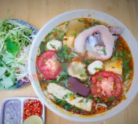 Hình ảnh Bún riêu cua giò hoặc xương