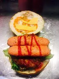 Hình ảnh Combo burger bò xúc xích phô mai - nước ngọt