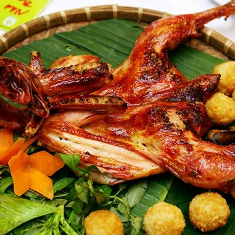 Hình ảnh Gà ta nướng lu - nửa con
