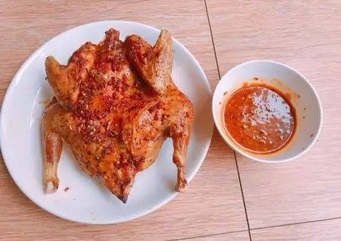Hình ảnh Gà nướng nguyên con