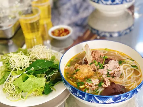 Hình ảnh Bún bò đặc biệt