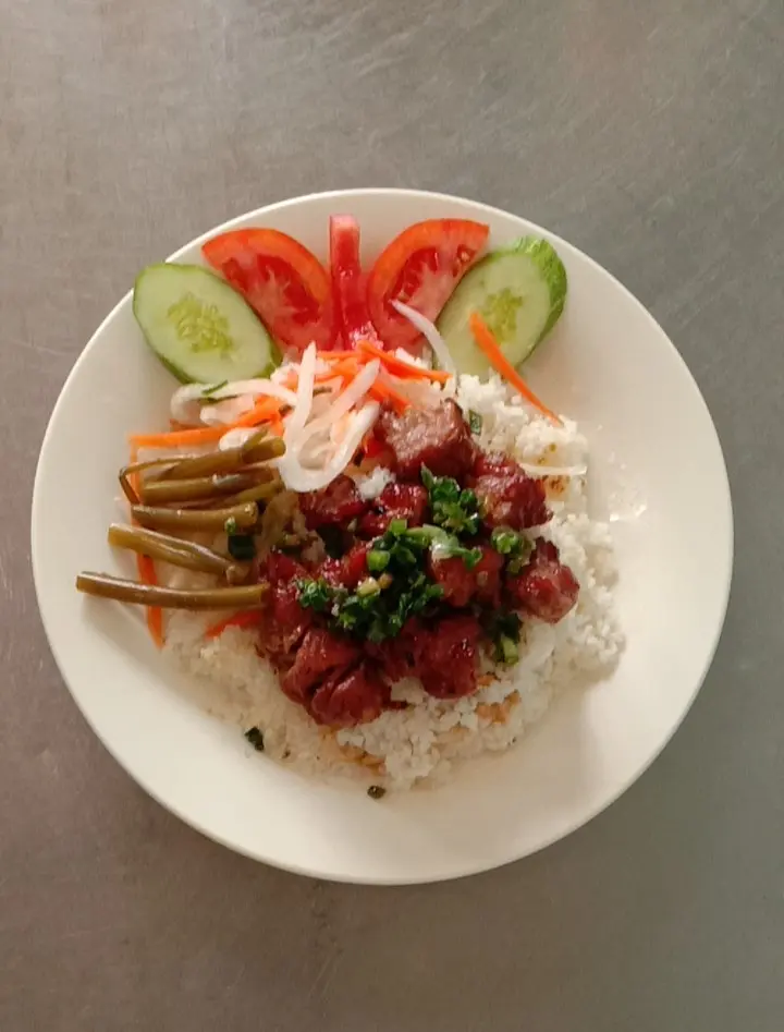 Hình ảnh Cơm tấm thịt lụi nướng