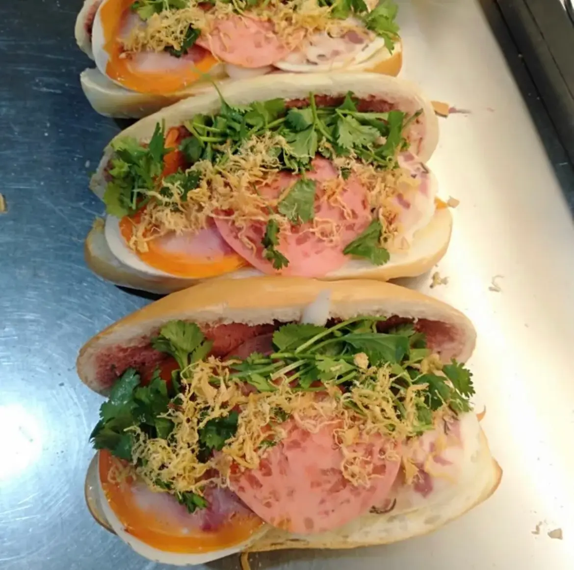 Hình ảnh Bánh mì thịt chả