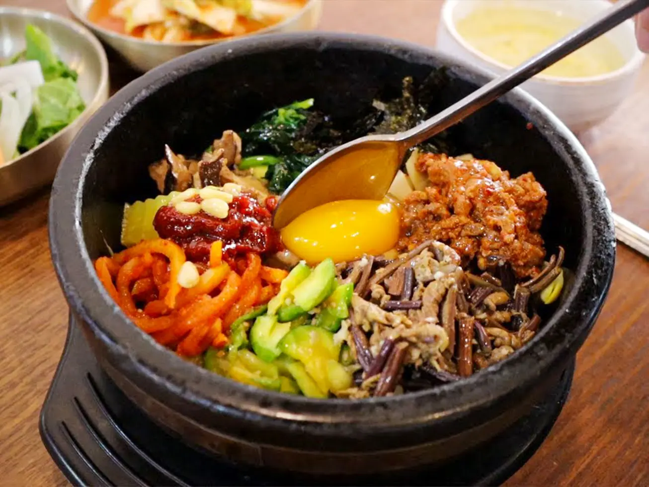 Hình ảnh Cơm trộn Hàn Quốc ( tặng kèm kimchi)