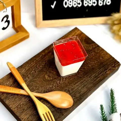 Hình ảnh Bánh panna cotta dâu tây