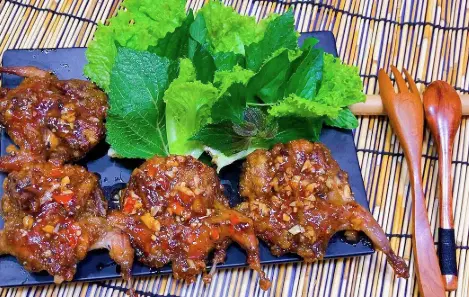 Hình ảnh Chim cút sốt mắm tỏi - 2 con