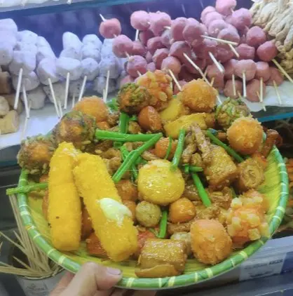 Hình ảnh Combo cá viên sốt mắm tỏi tóp mỡ da giòn