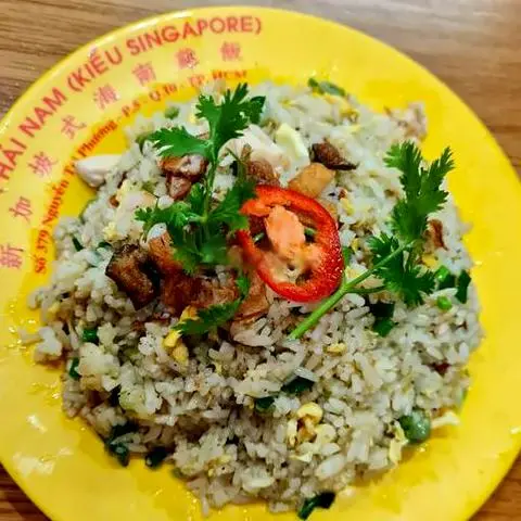 Hình ảnh Cơm chiên gà cá mặn