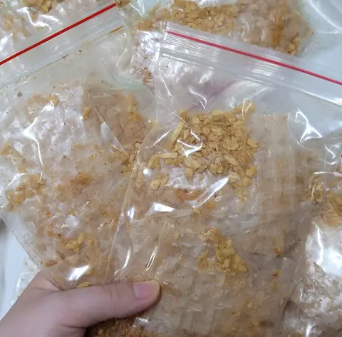 Hình ảnh Bánh tráng tỏi phi