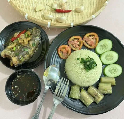 Hình ảnh Cơm tấm cá rô kho