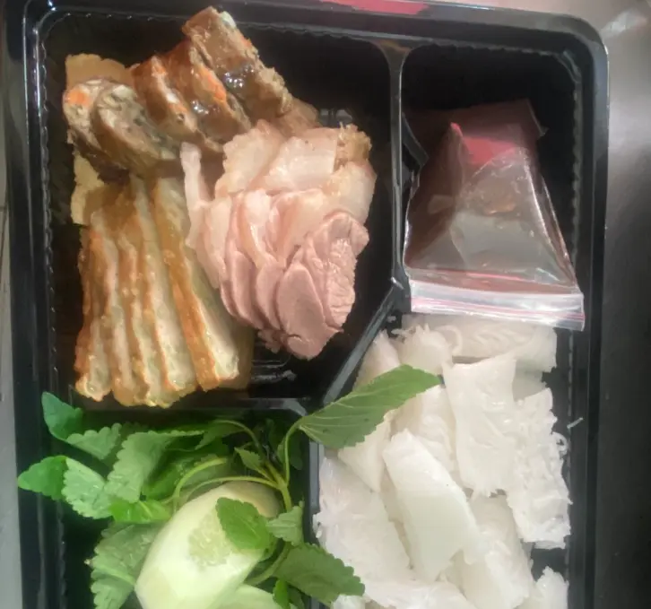 Hình ảnh Bún đậu thịt chả cốm dồi