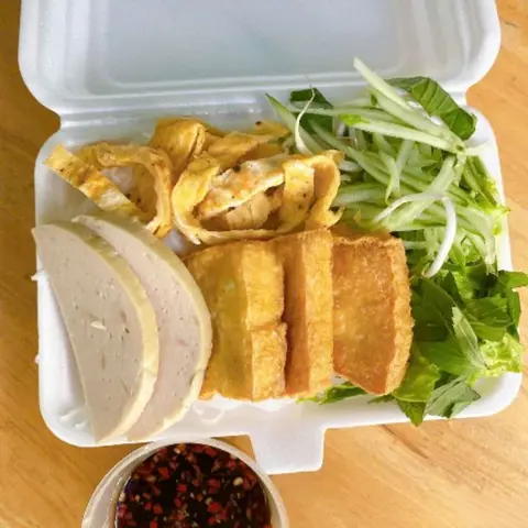 Hình ảnh Bún đậu trứng chả lụa